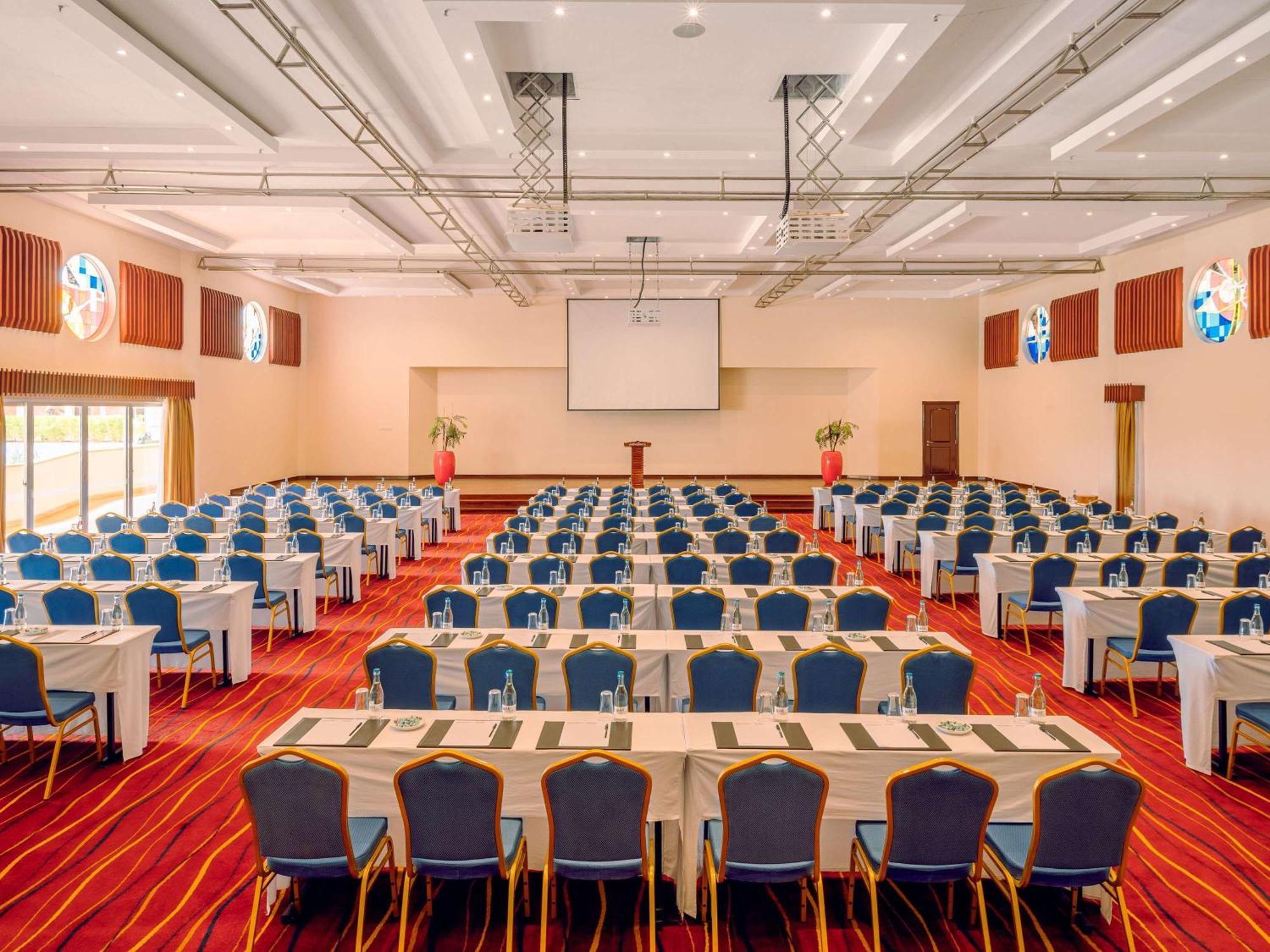 Moevenpick Hotel & Residences Nairobi Bagian luar foto