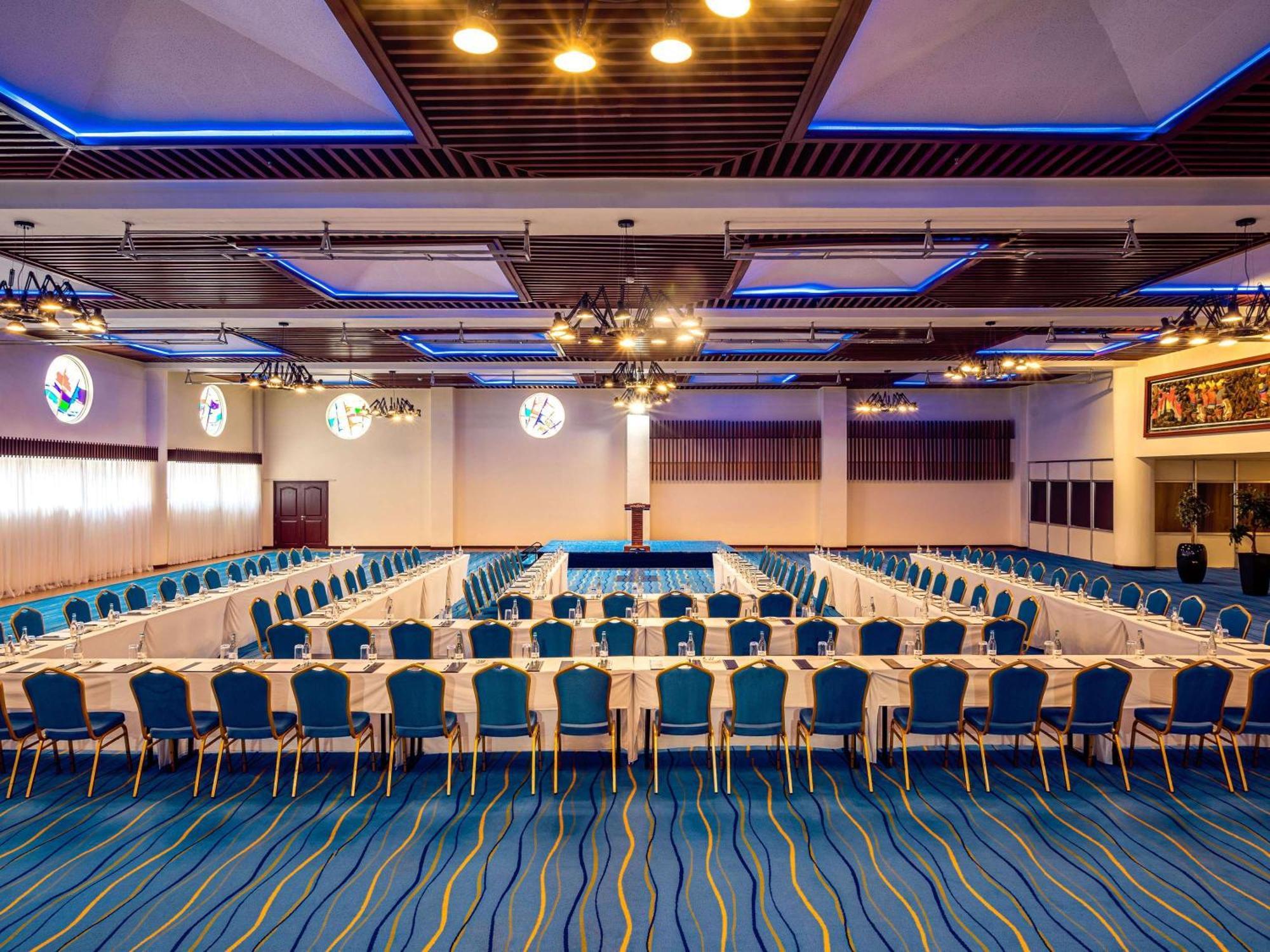 Moevenpick Hotel & Residences Nairobi Bagian luar foto
