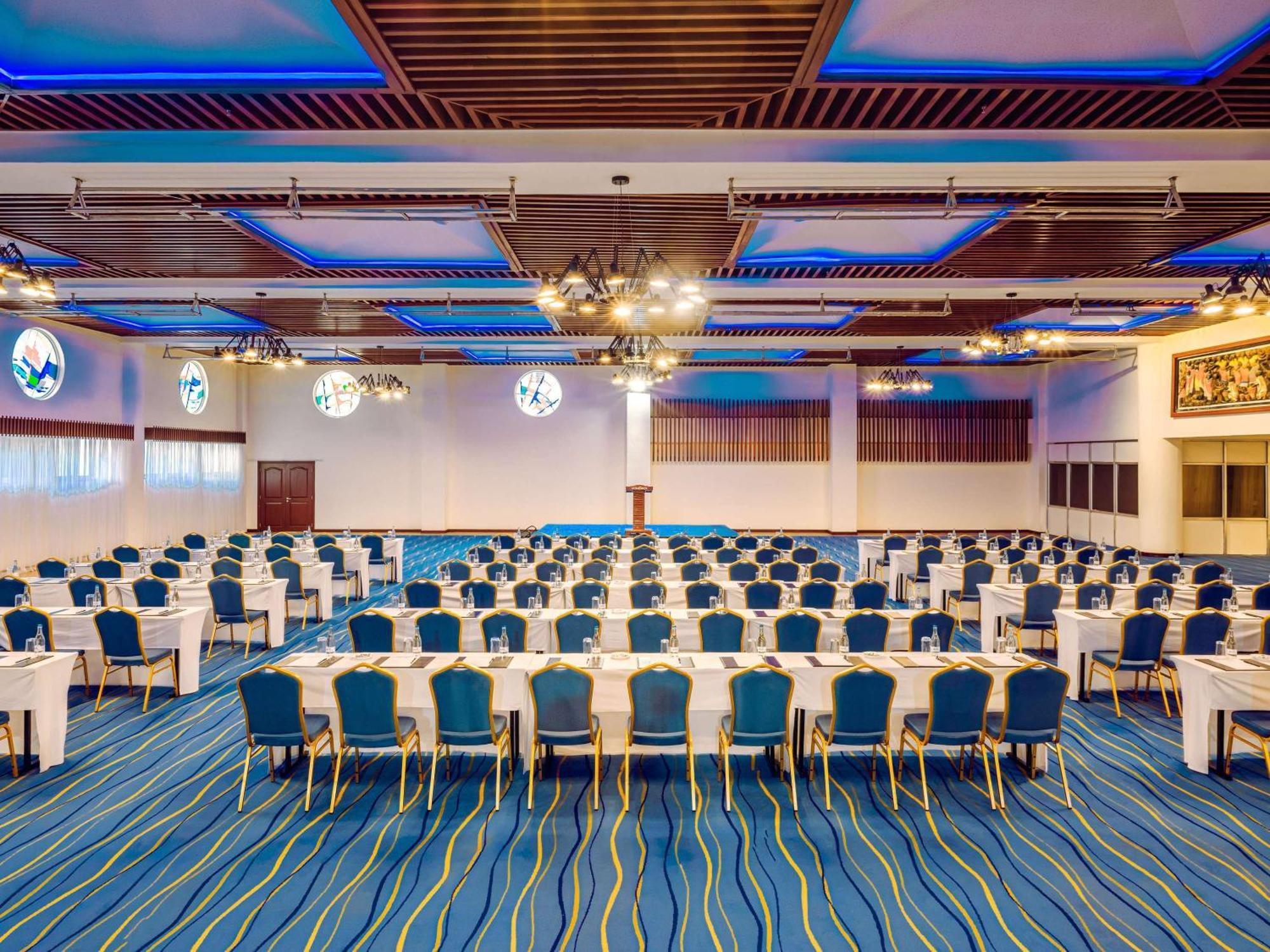 Moevenpick Hotel & Residences Nairobi Bagian luar foto