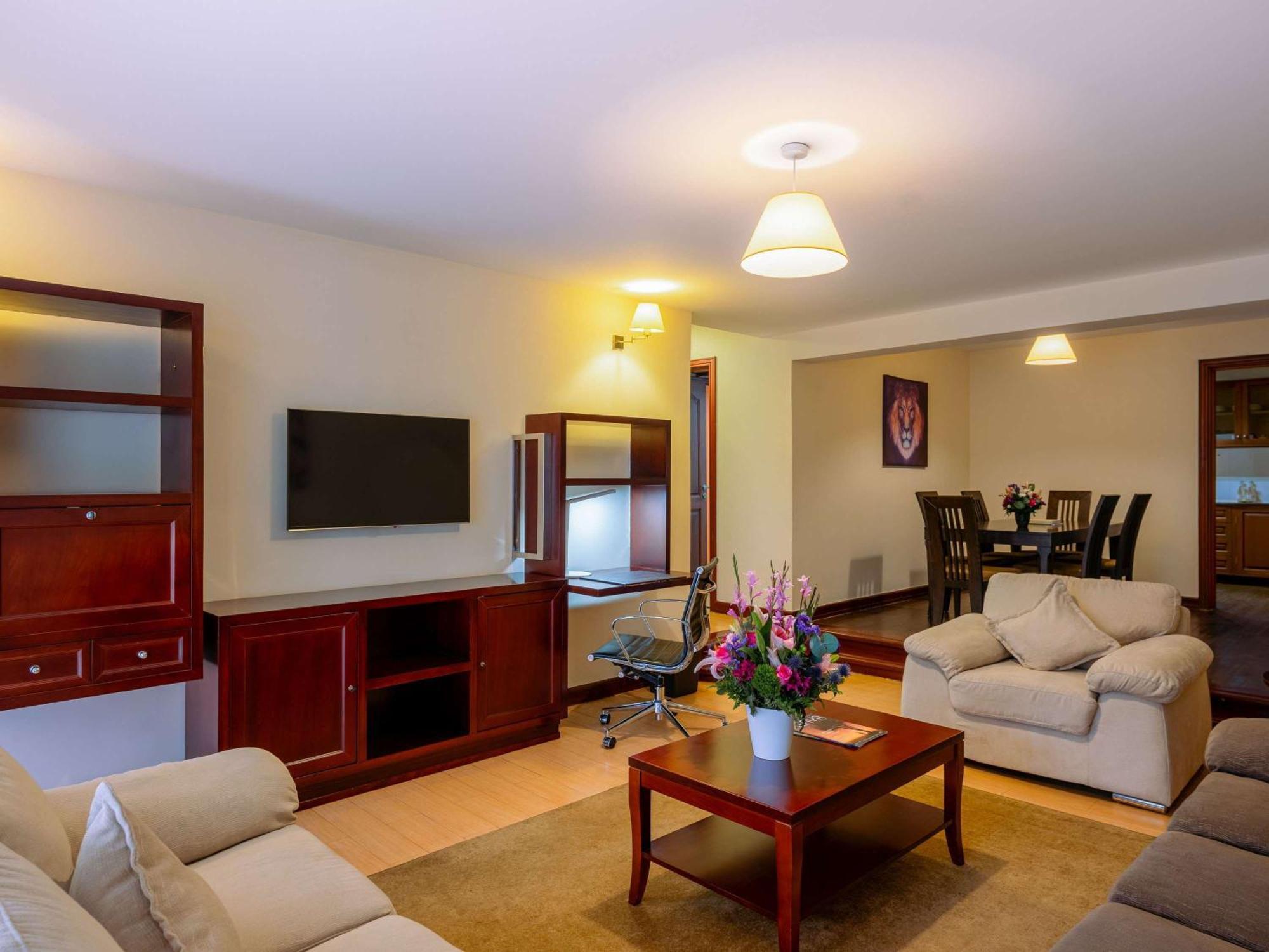 Moevenpick Hotel & Residences Nairobi Bagian luar foto