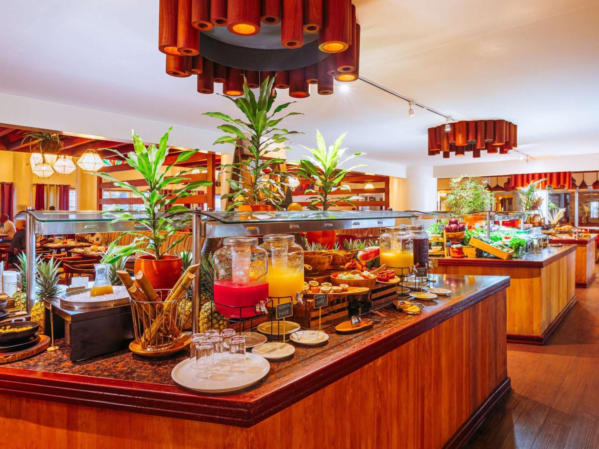 Moevenpick Hotel & Residences Nairobi Bagian luar foto