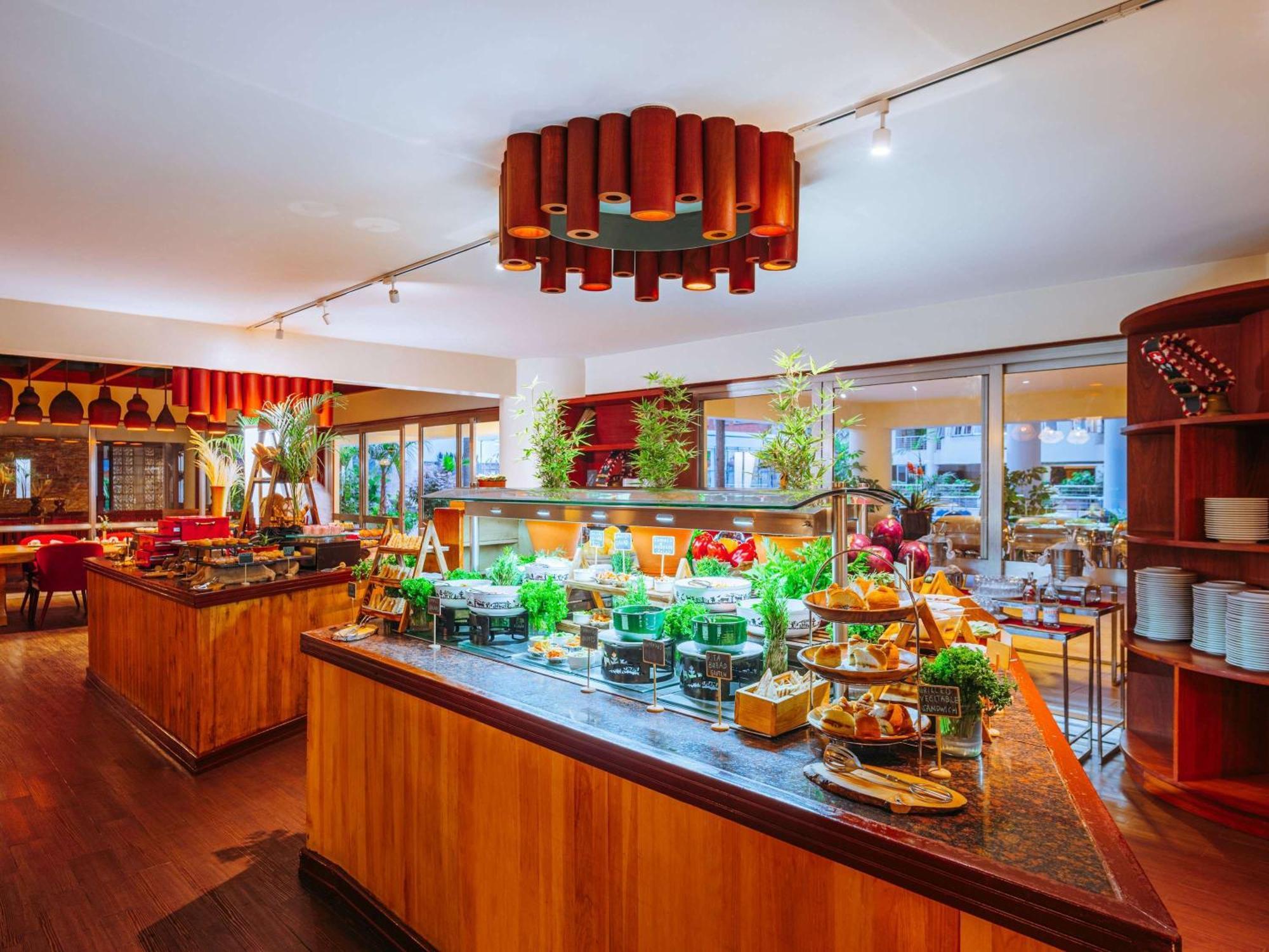 Moevenpick Hotel & Residences Nairobi Bagian luar foto