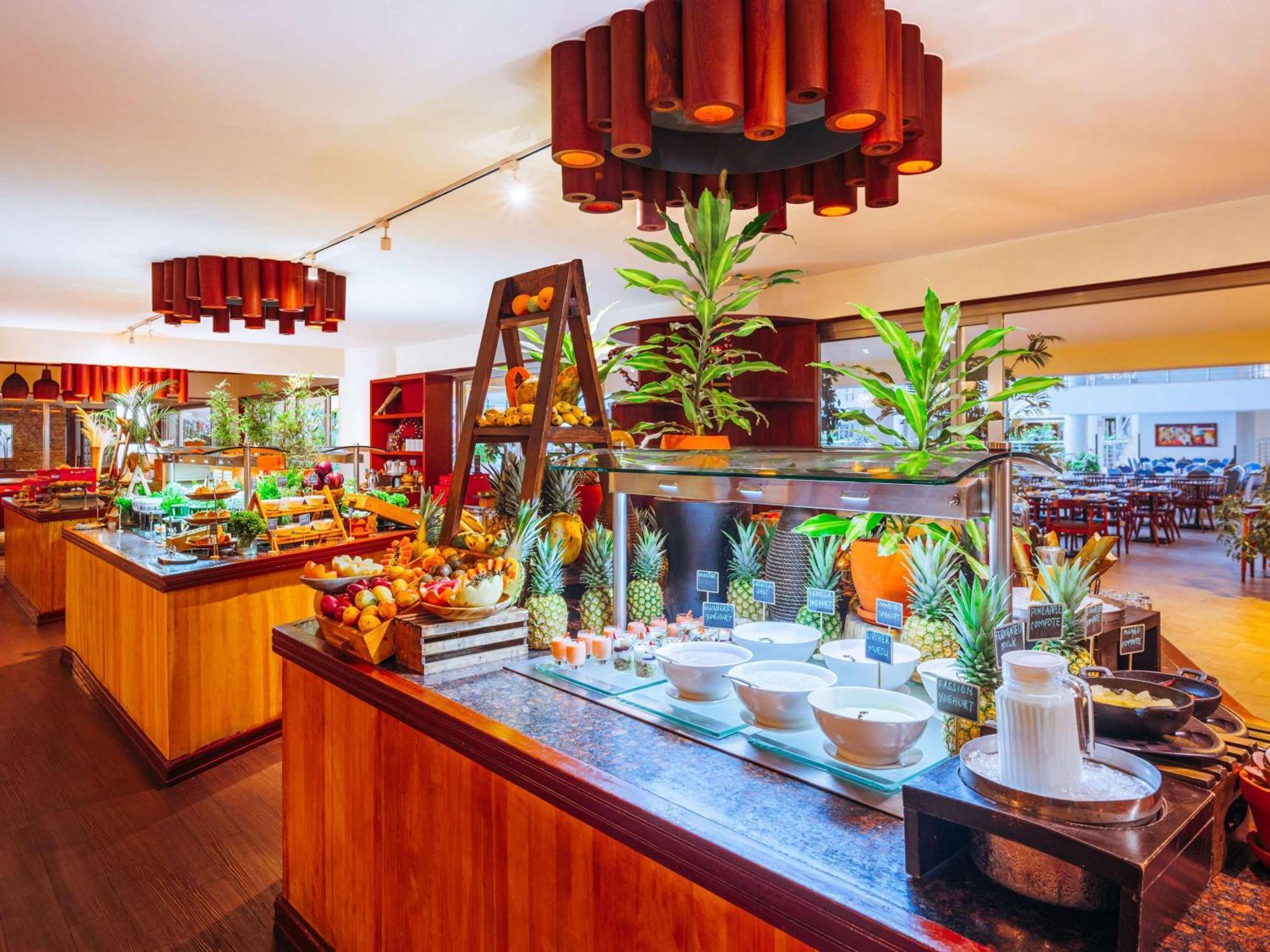 Moevenpick Hotel & Residences Nairobi Bagian luar foto