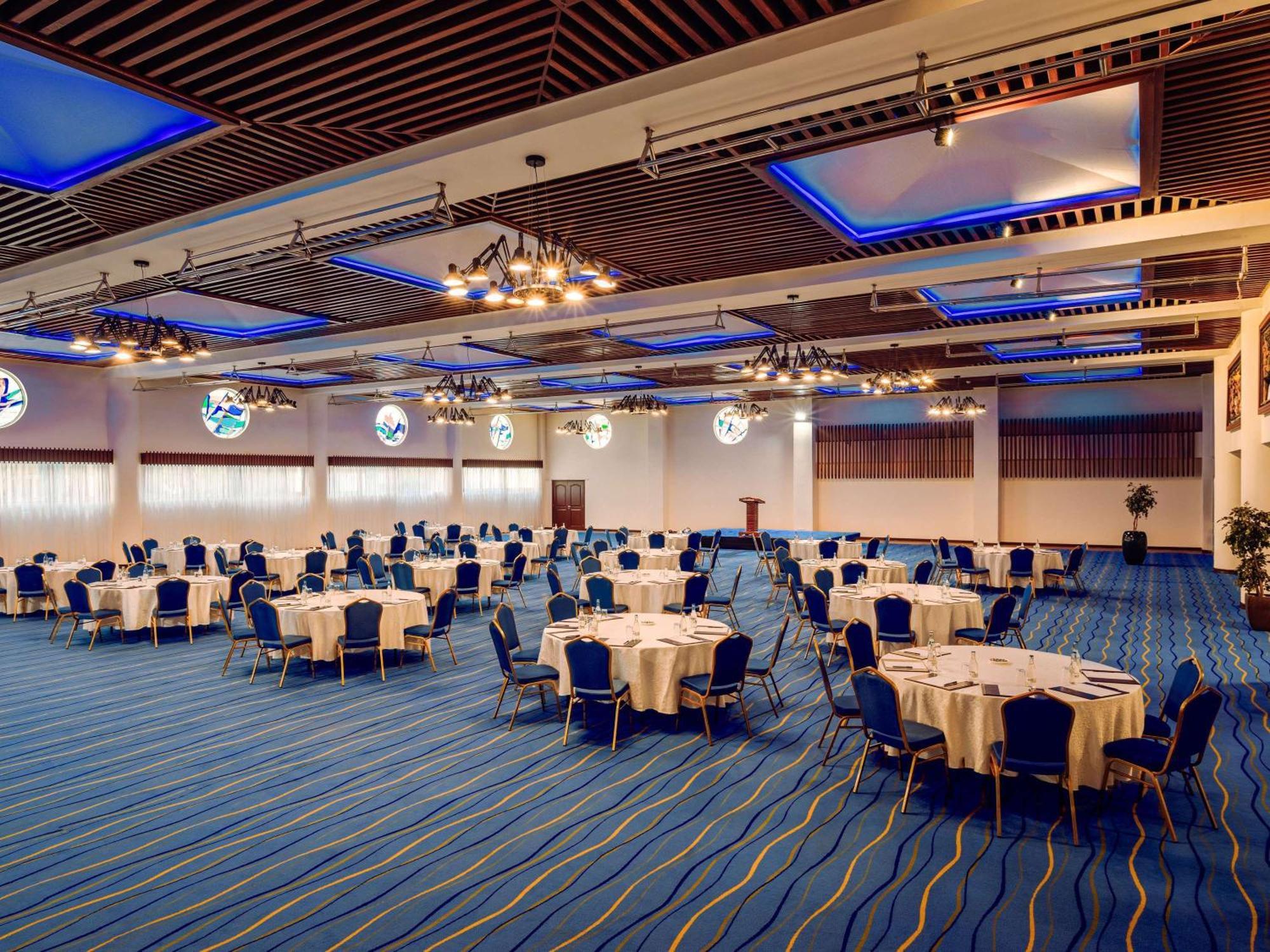 Moevenpick Hotel & Residences Nairobi Bagian luar foto